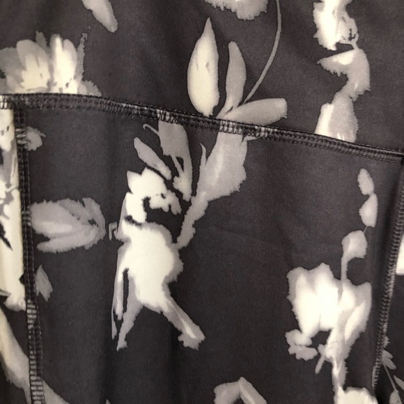 ****Donated***VOGO Athletic leggings lattice ankles size XL - Picture 5 of 6